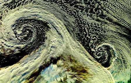 Два циклона над Исландией 