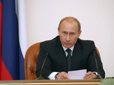 Путин выступает на первом заседании правительства