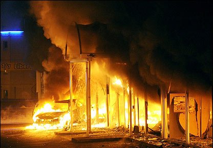 Москва - Париж, горят машины