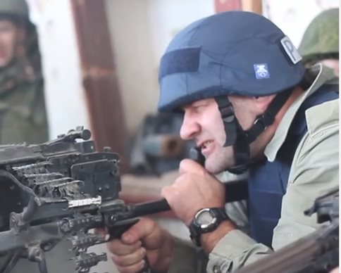 Пореченков стреляет из пулемета