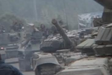 Российские танки выдвигаются в Осетию