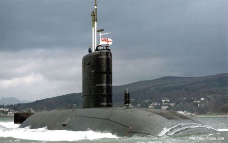 Британская атомная подводная лодка  всплыла