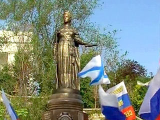 Екатерина Вторая в Севастополе перед Домом офицеров - Первый канал